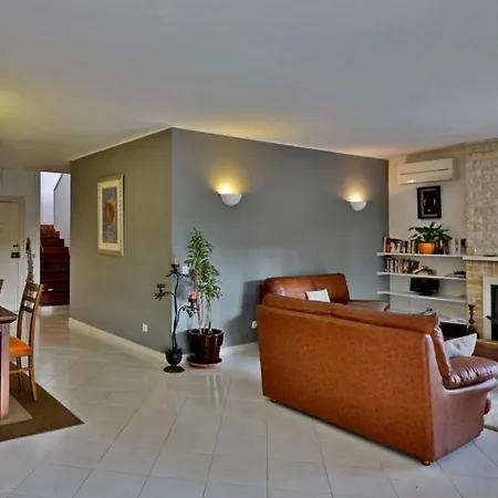 Sleeps 8 With Pool Air Con And Wifi Villa